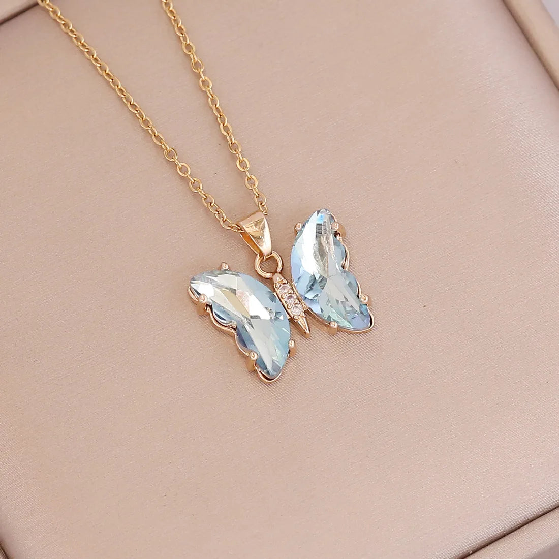Revamp of Fashionable Personality: Gradient Butterfly Pendant Necklace for Women